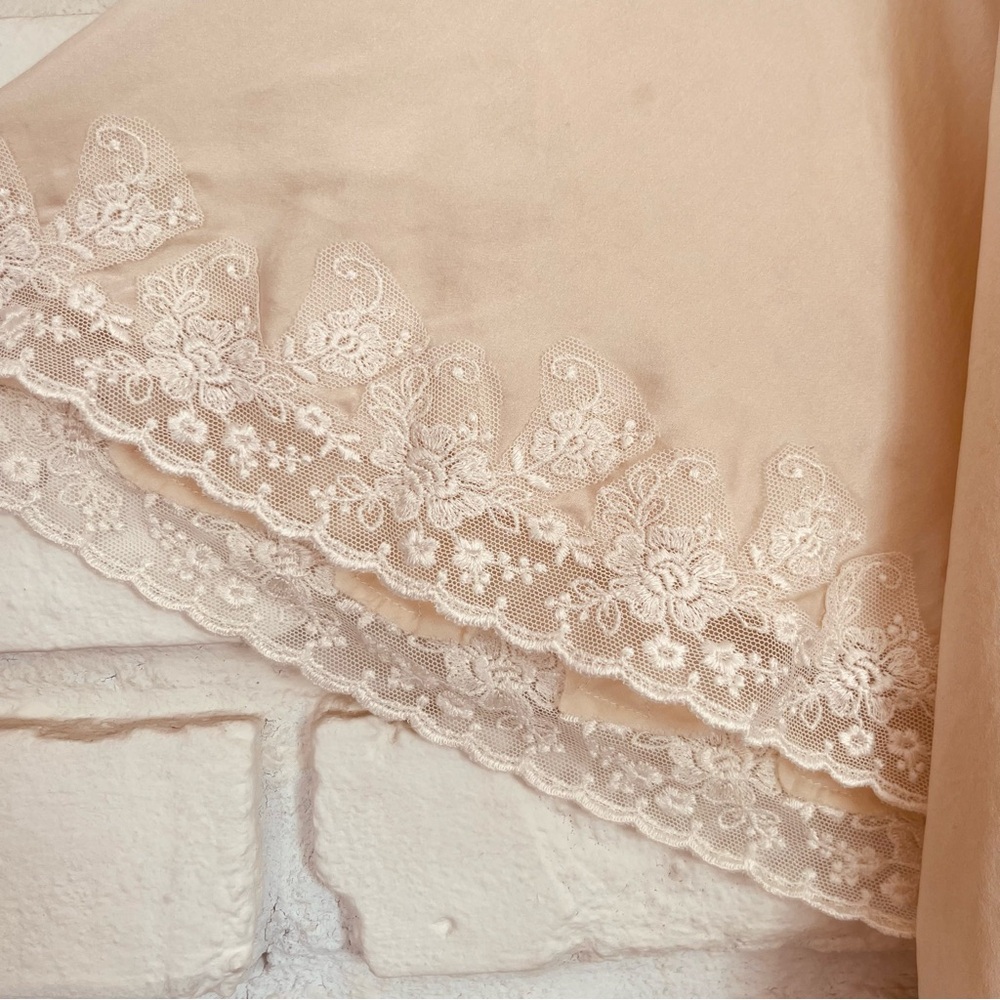 Elegant Cream Lace Trim 100% Silk Robe - Picture 6 of 6